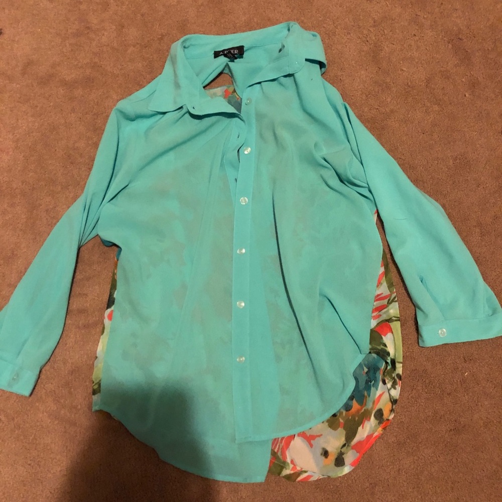 Teal Floral Top 💙🌸🌻🌺